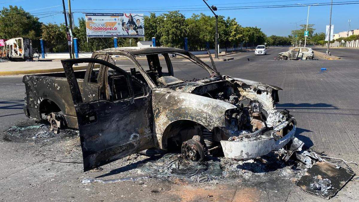 The violence that erupted after the arrest of Ovidio Guzmán, a son of cartel leader Joaquín ‘El Chapo’ Guzmán, can be seen in a burned vehicle following clashes between armed cartel members and Mexican federal officials in Culiacán, Sinaloa.