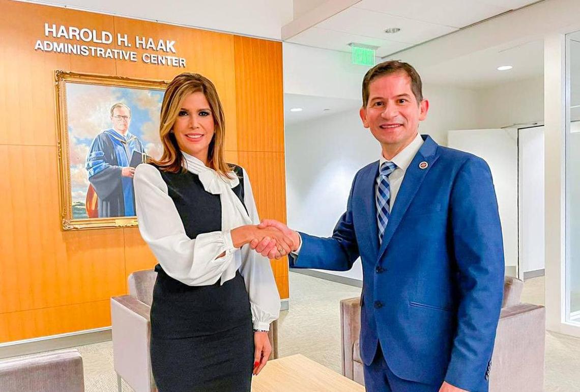 Milena Mayorga, embajadora de El Salvador en los Estados Unidos, se reunió a principios de mayo con el presidente de Fresno State, Saúl Jiménez-González.