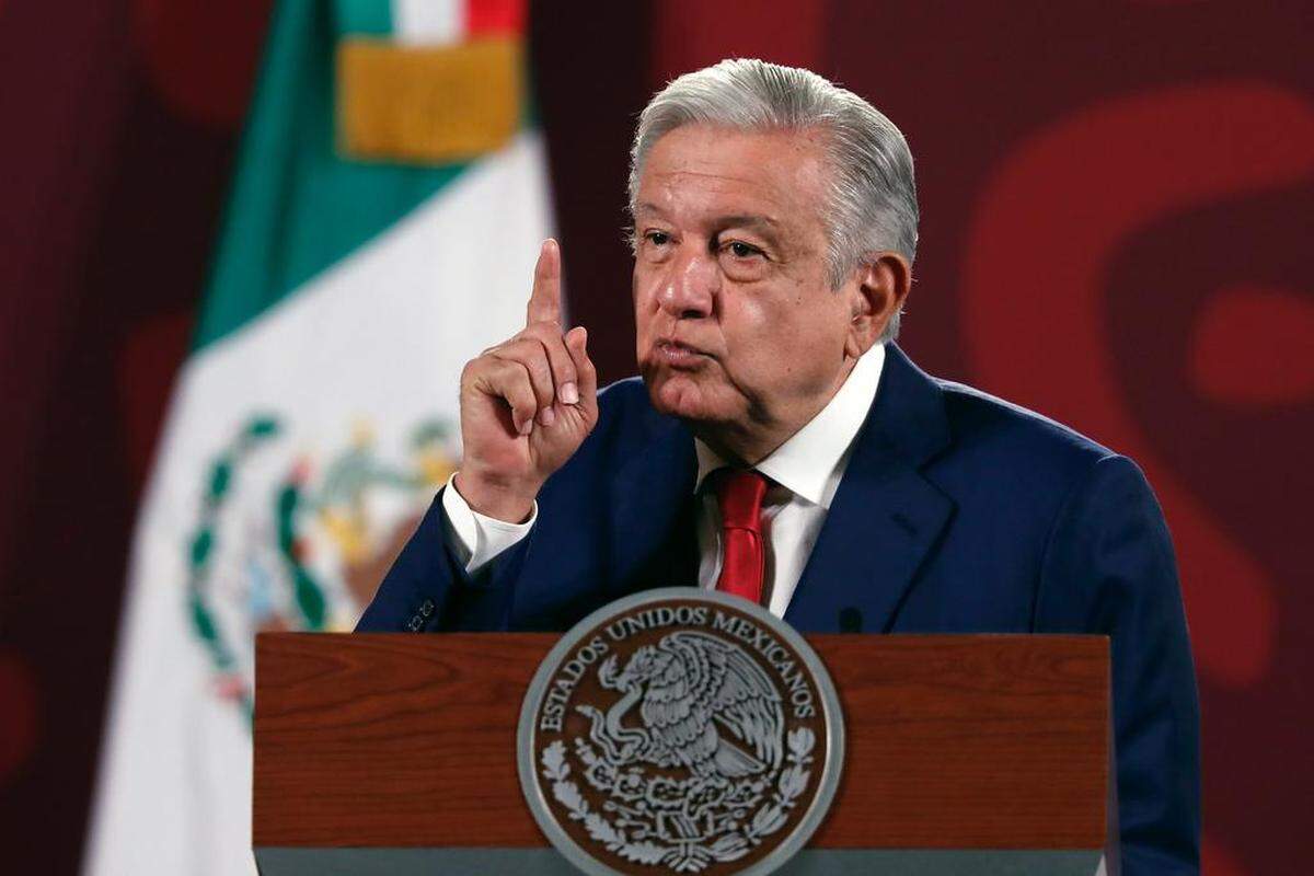 El presidente de México, Andrés Manuel López Obrador, habla durante una rueda de prensa en el Palacio Nacional de Ciudad de México.