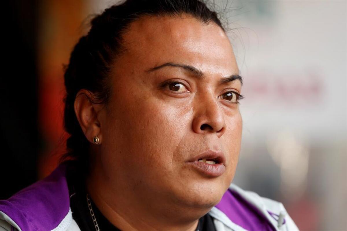 Lady Tacos de canasta posa en entrevista.