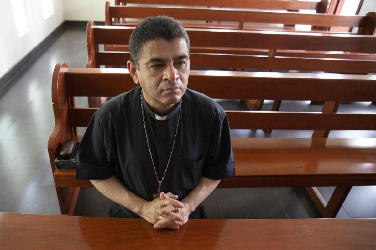La Policía de Nicaragua ingresó el 19 de agosto a la fuerza al Palacio Episcopal de la Diócesis de Matagalpa (norte) y arrestó al obispo Rolando Álvarez, así como a siete de sus colaboradores, quienes se encontraban recluidos y retenidos desde el 4 de agosto pasado.