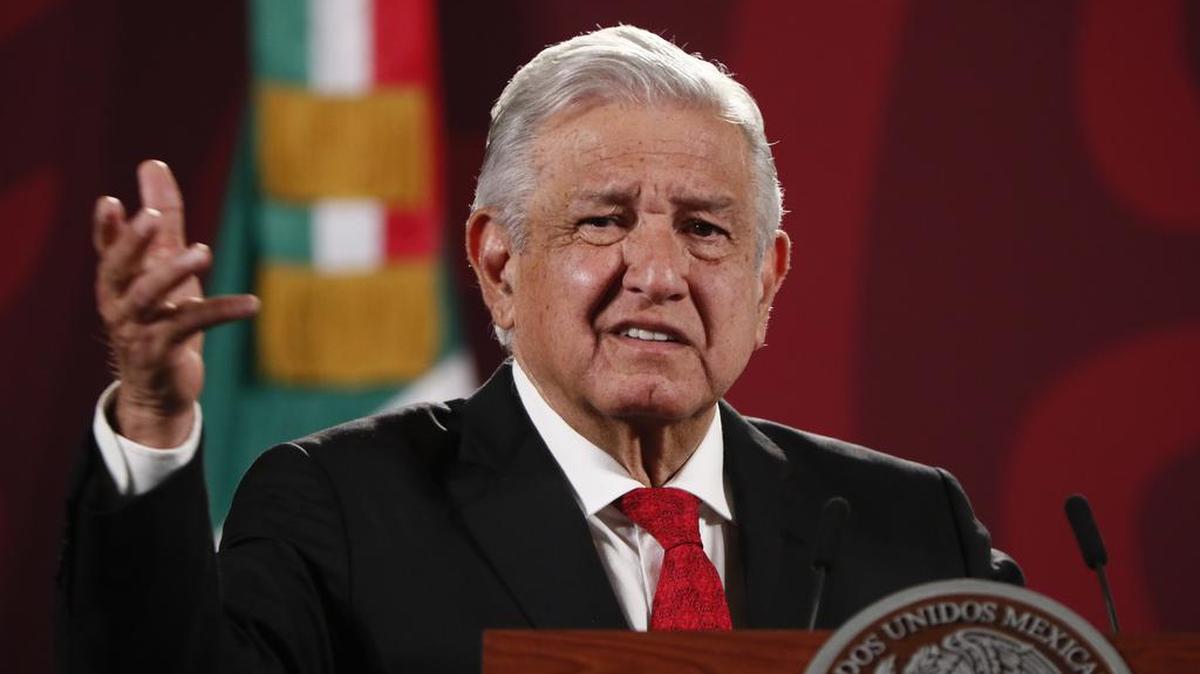 El presidente de México, Andrés Manuel López Obrador, habla durante una rueda de prensa en Palacio Nacional de la Ciudad de México.