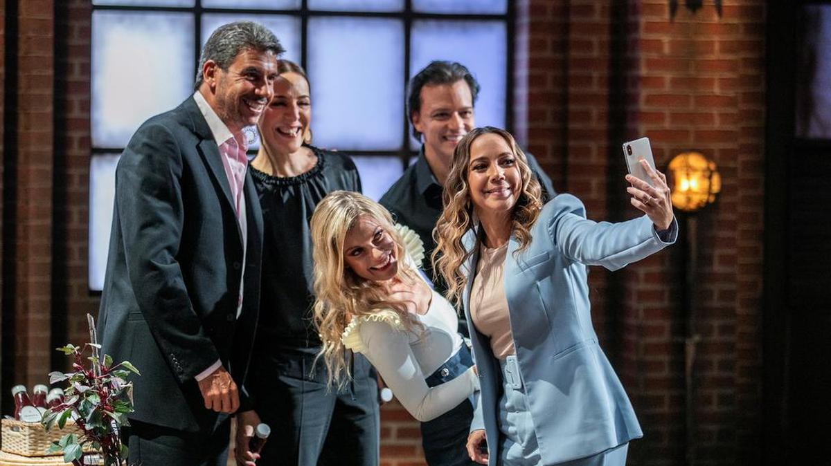 Convencidas de que la visión femenina frente al mundo de los negocios es muy diferente a la masculina, las empresarias mexicanas Ana Victoria García, Marisa Lazo y la colombiana Andrea Arnau, presentan ‘Shark Tank México: Especial Mujeres Emprendedoras’.