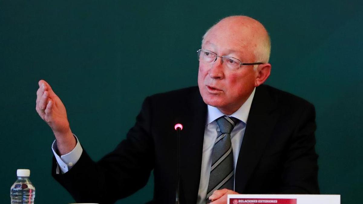 El embajador de Estados Unidos en México, Ken Salazar, habla durante una rueda de prensa en Ciudad de México en enero.