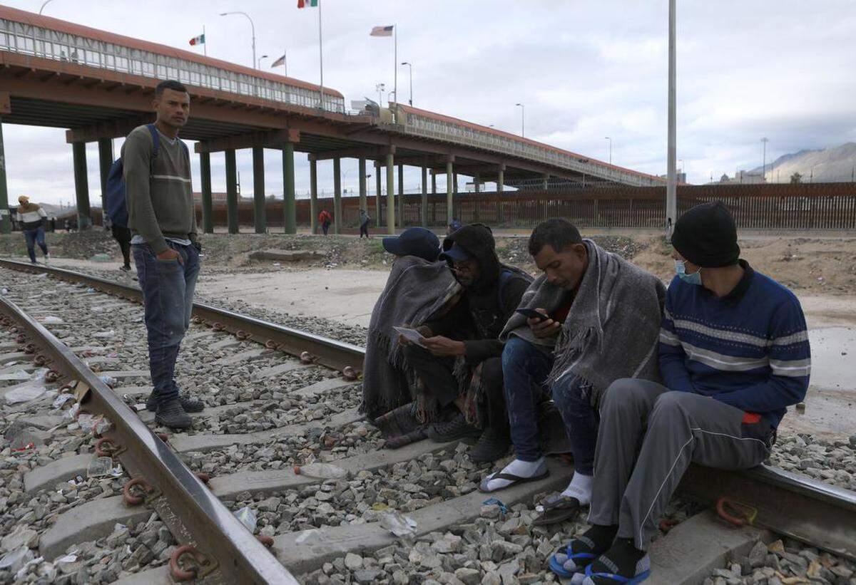 Cientos de migrantes venezolanos que han sido deportados en las últimas horas de Estados Unidos a México, se encuentran en situación de calle en la frontera norte mexicana, ante las nuevas políticas migratorias impuestas por Washington.