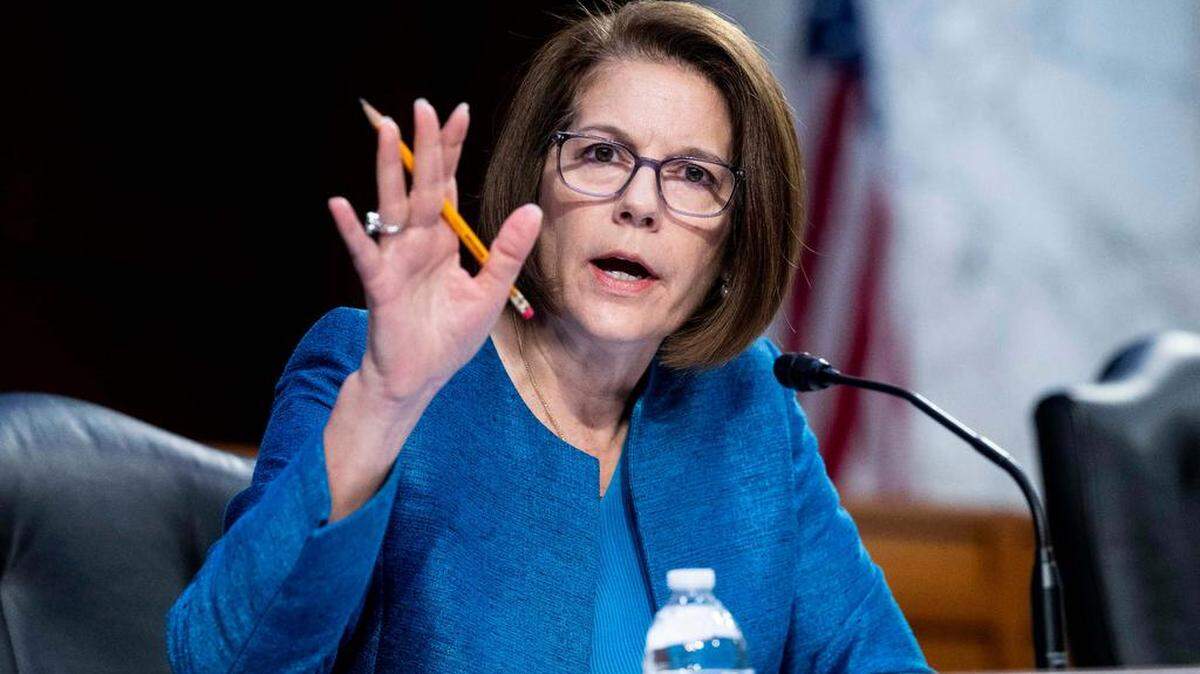 La senadora Catherine Cortez Masto habla en una audiencia de junio de 2022 en Washington, D.C. Se enfrenta a un fuerte desafío para la reelección en Nevada.