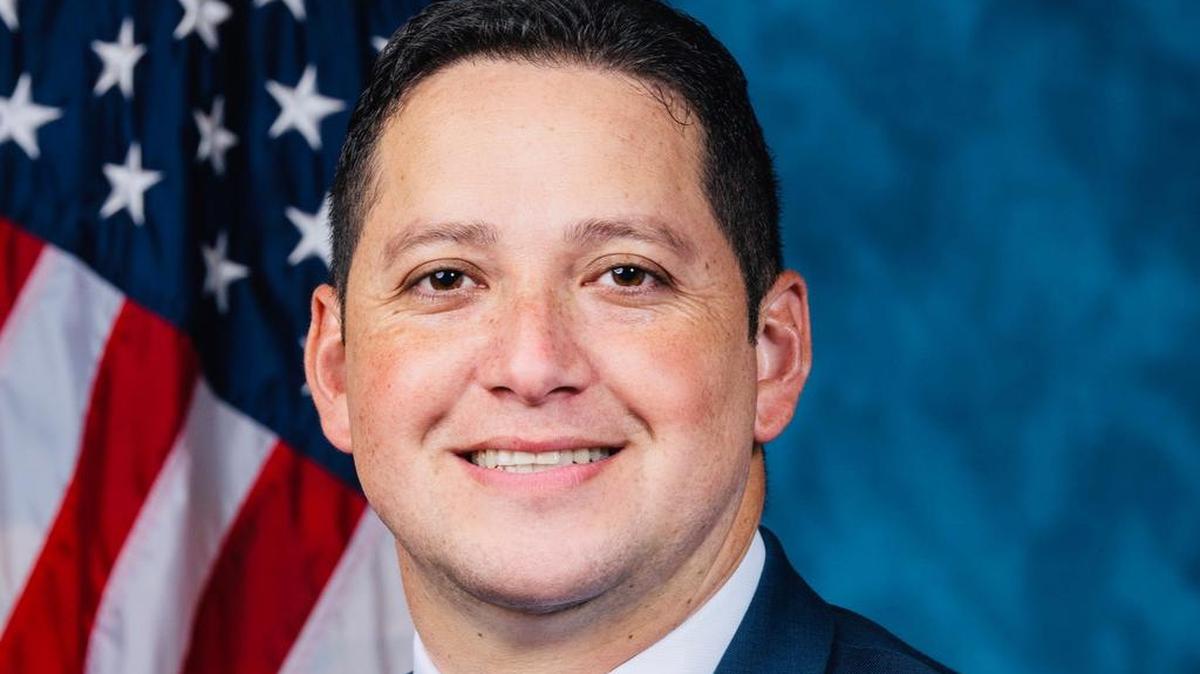 Fotografía oficial de la Cámara de Representantes de Estados Unidos donde aparece Tony Gonzales, el congresista republicano por el distrito 23 de Texas.