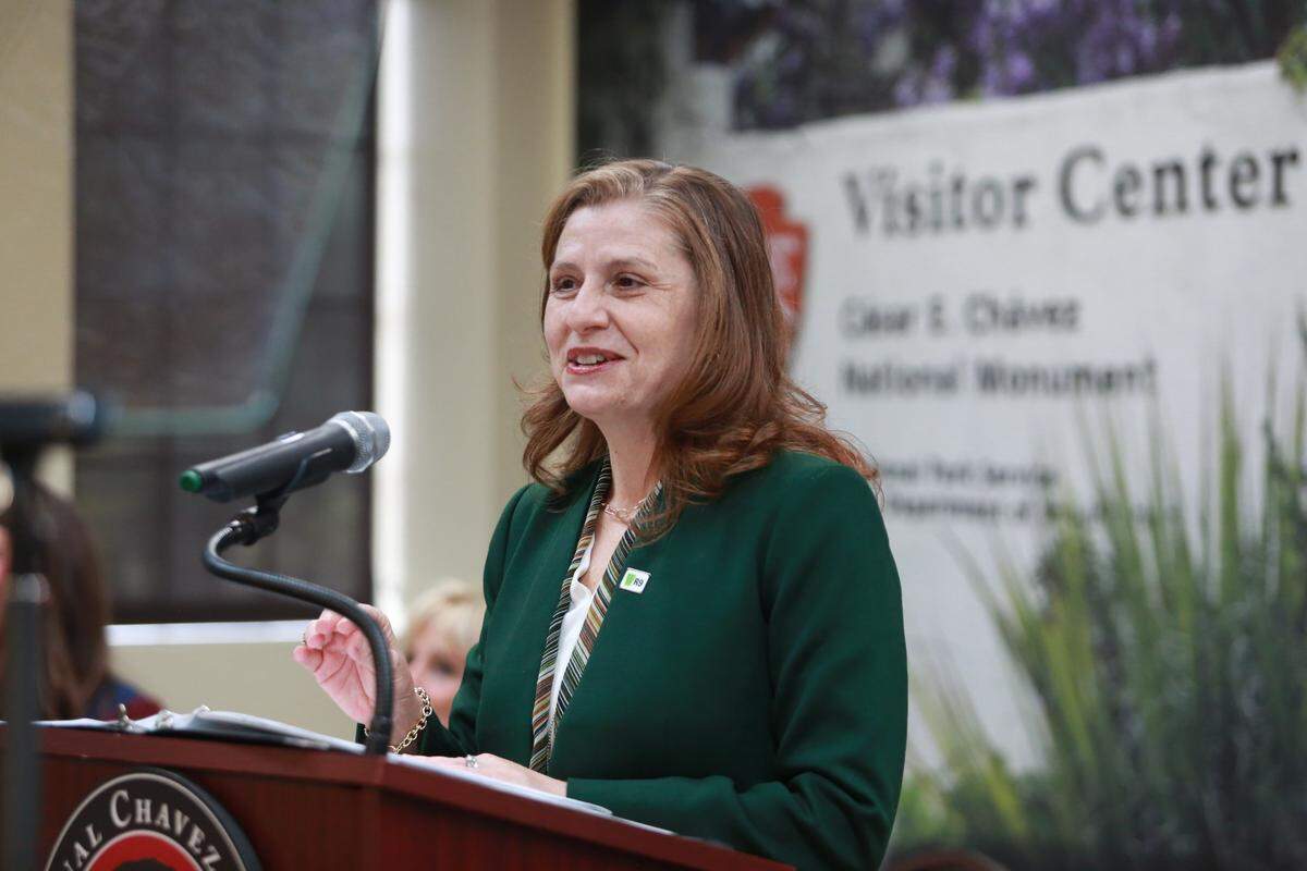 USCIS Director Ur M. Jaddou administered the Oath of Allegiance to the newest U.S. citizens. The ceremony was held in observance of César Chávez Day, a federal commemorative holiday first proclaimed by President Barack Obama in 2014, which honors the man who dedicated his life to the service and justice of essential American farm workers.