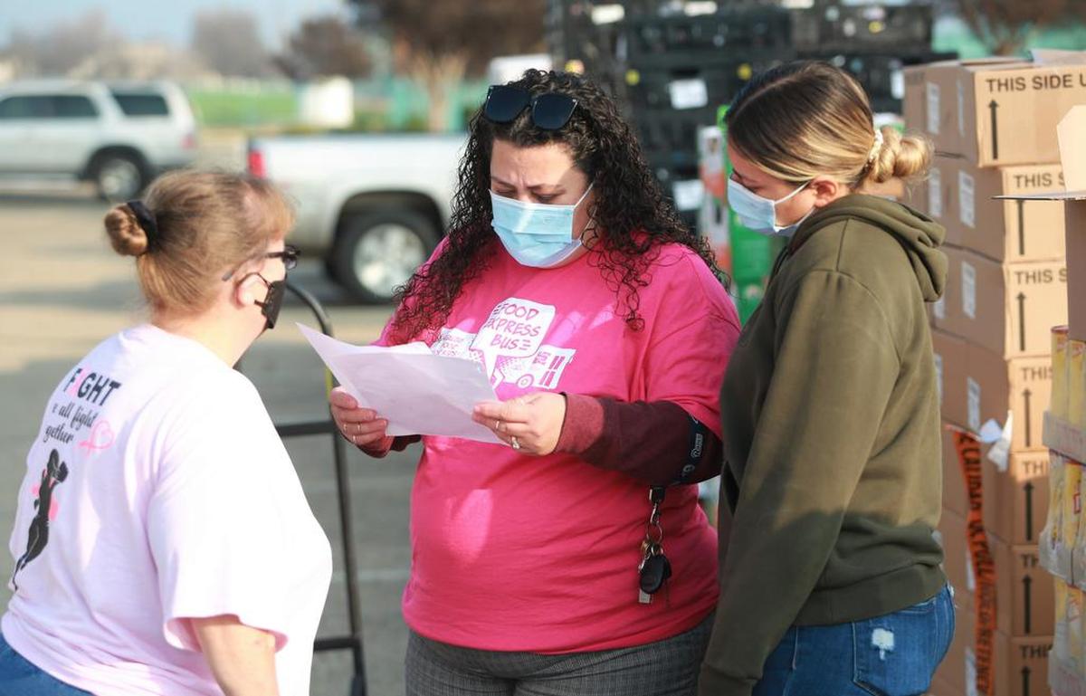 Gabby Romero, community services program manager for Fresno Economic Opportunities Commission. on Jan. 18, during the monthly Fresno EOC’s food distribution site at Orange Cove community center.