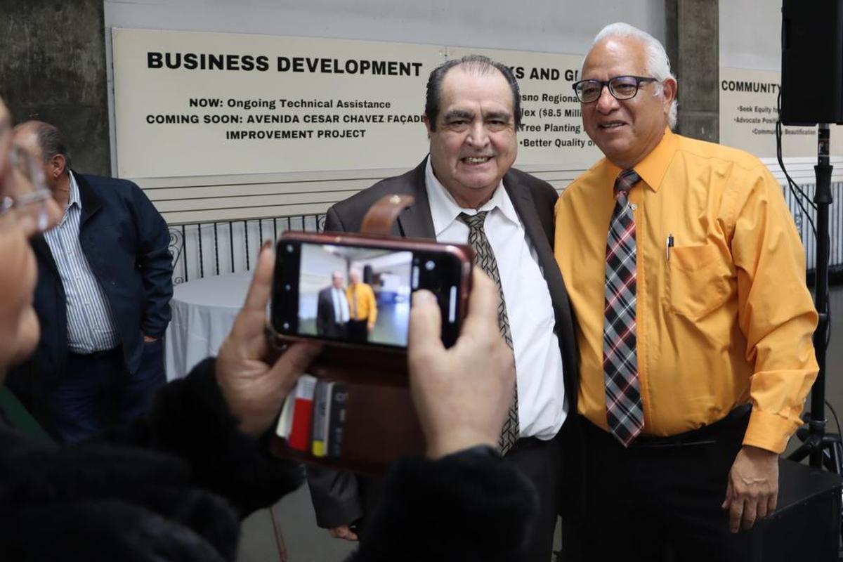 Vida en el Valle’s editor Juan Esparza Loera, right, with Jose Leon Barraza. Esparza Loera was among the five “trailblazers” honored Wednesday by the Southeast Fresno Community Economic Development Association (SEFCEDA).